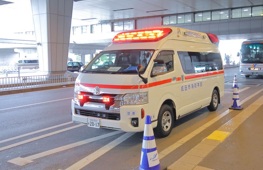 В Токио неизвестный напал с ножом на прохожих, есть пострадавшие