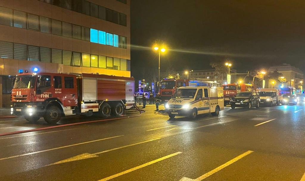Сотрудники Генпрокуратуры Азербайджана прибыли на место пожара в Республиканском перинатальном центре