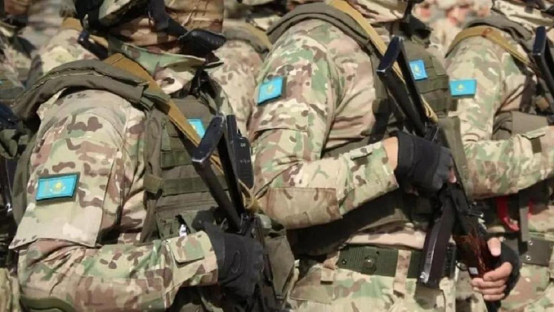 В Казахстане наблюдается высокий отток военнослужащих из армии - замминистра