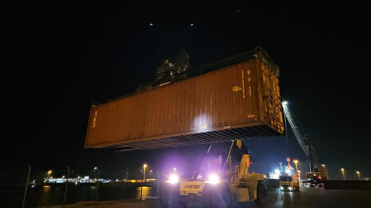 Из Сианя в Алят оперативно доставлена партия контейнеров (ФОТО)