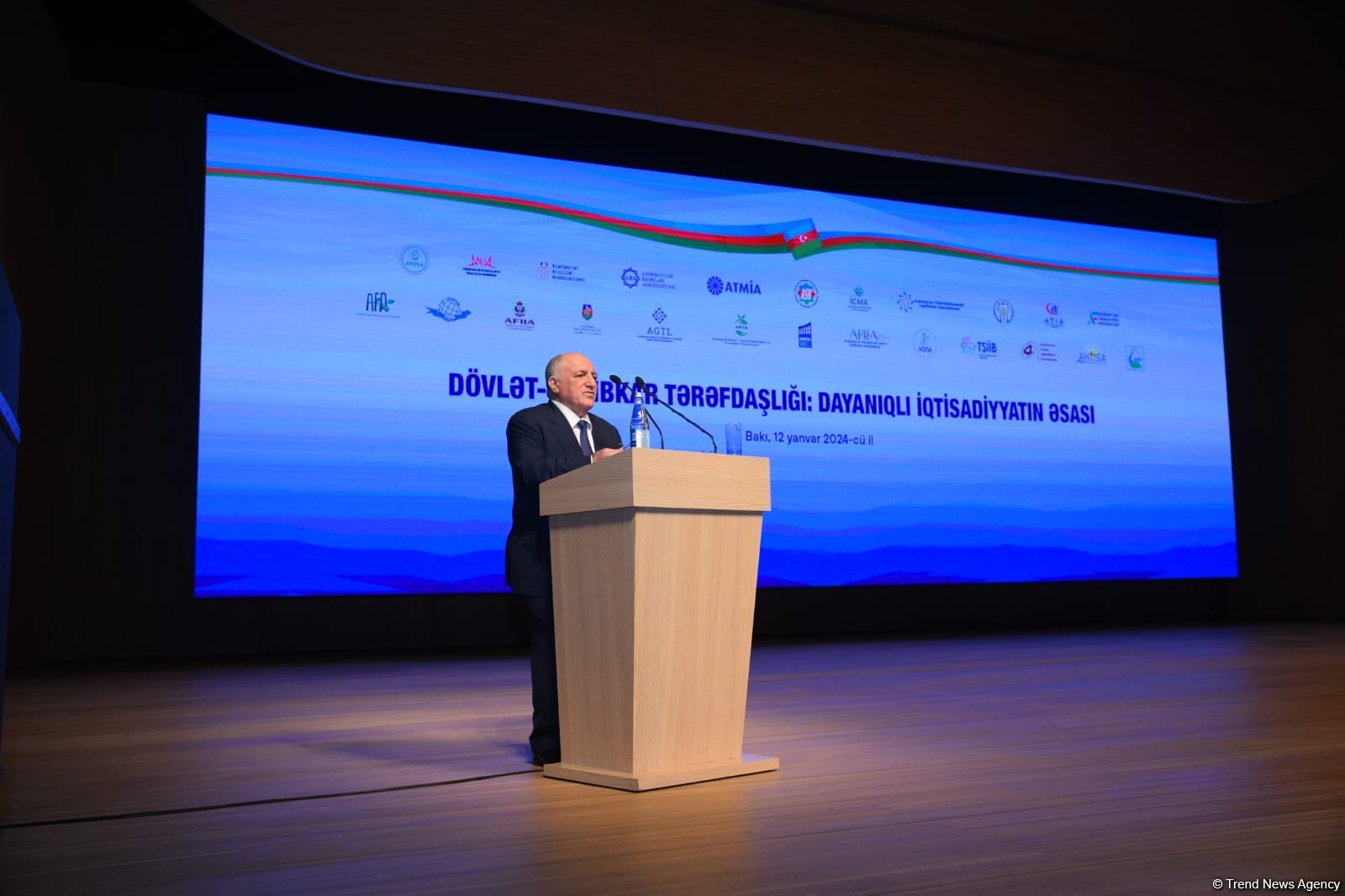 Baku hosts "State-business partnership: basis of sustainable economy" conference (PHOTO)