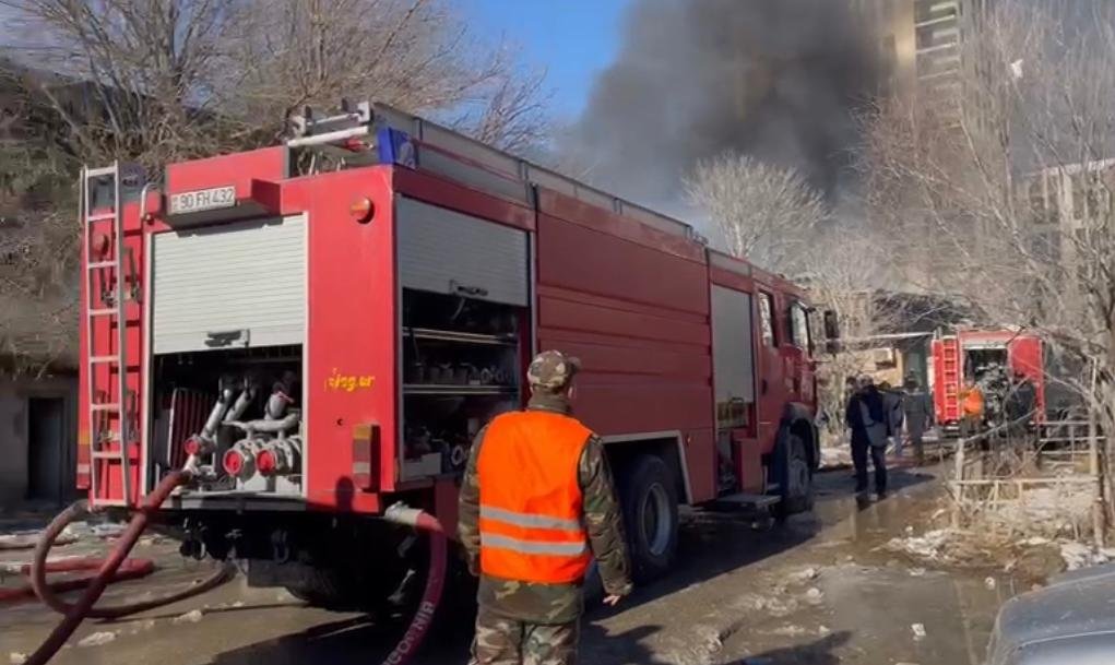 Взрыв в мебельном цехе в Баку: заместитель Генпрокурора находится на месте происшествия (ФОТО/ВИДЕО) (ОБНОВЛЕНО)