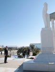 President Ilham Aliyev visits statue of National Leader Heydar Aliyev in Lankaran (PHOTO/VIDEO)