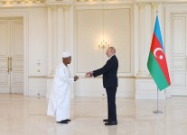 Президент Ильхам Алиев принял верительные грамоты новоназначенного посла Сьерра-Леоне в Азербайджане (ФОТО)