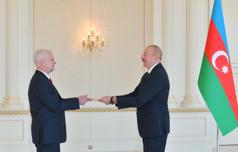 President Ilham Aliyev receives credentials of newly appointed ambassador of U.S. to Azerbaijan (PHOTO)