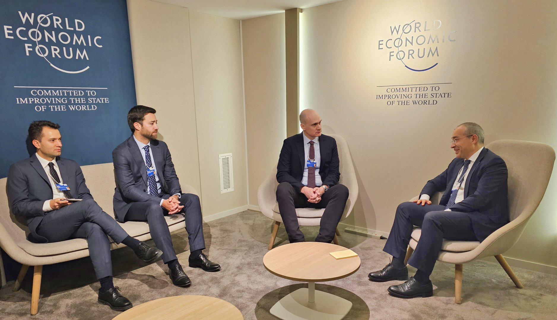 Azerbaijani Minister and WEF Director review green energy policy