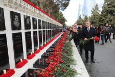 Руководство минздрава Азербайджана почтило память шехидов 20 Января (ФОТО)