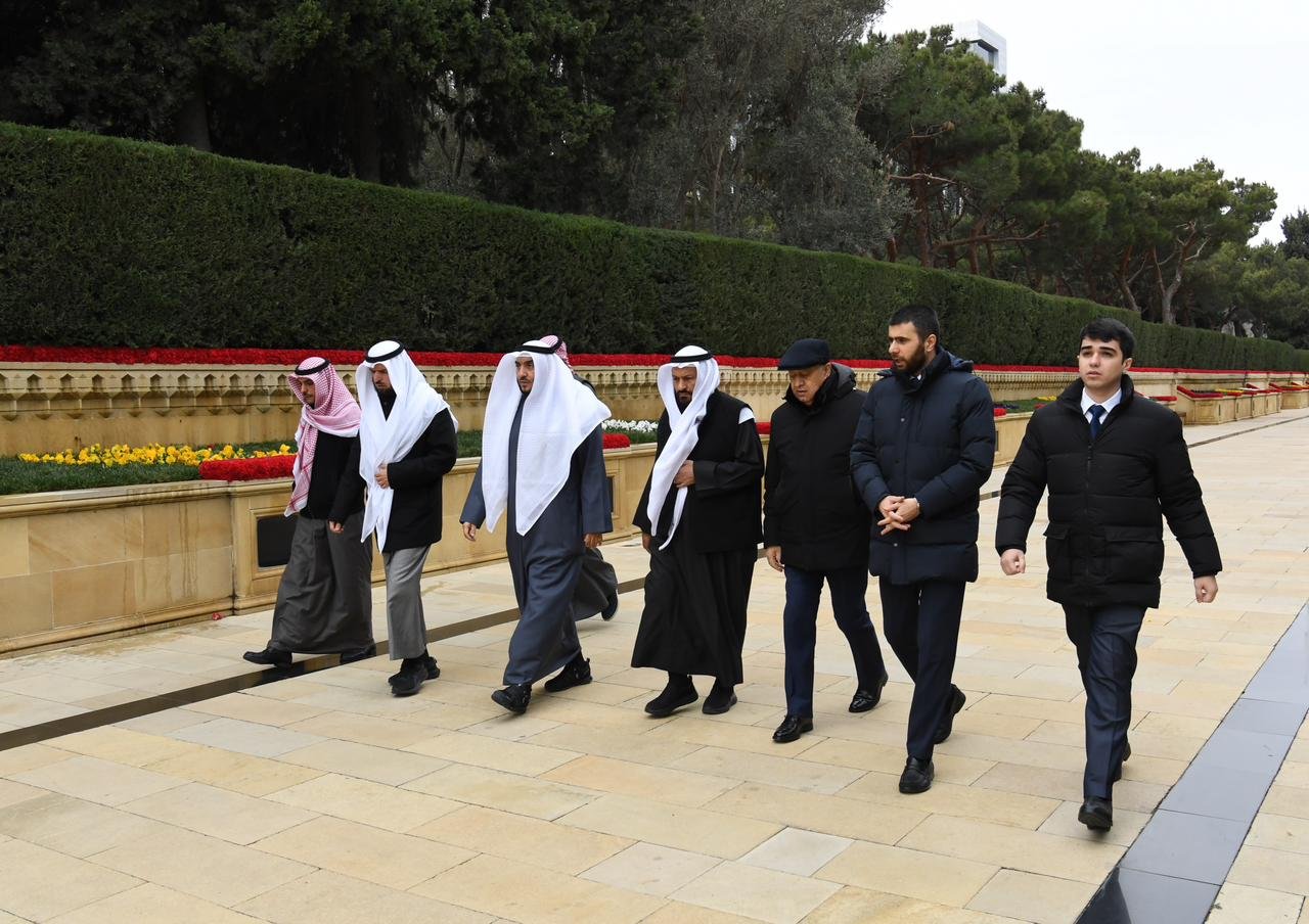 Депутаты парламента Кувейта посетили Аллею шехидов в Баку (ФОТО)