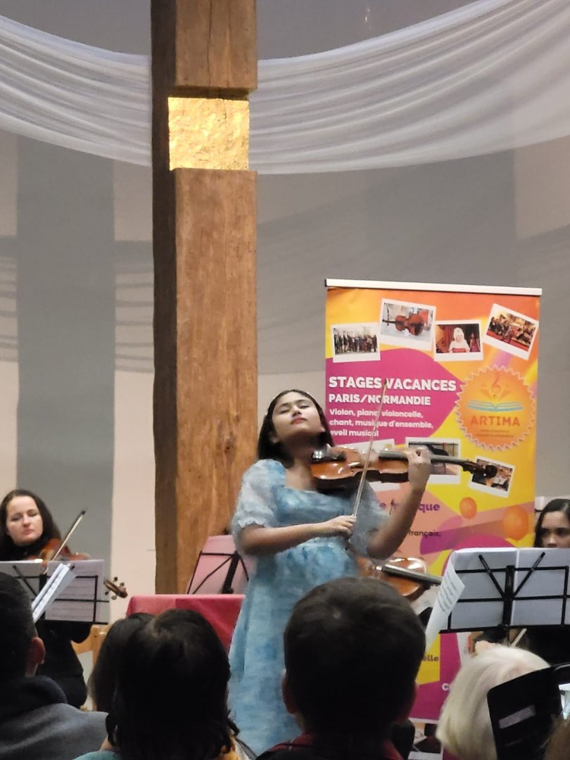 14-летняя азербайджанка выступила в церкви  Нотр-Дам-д’Эсперанс в Париже (ВИДЕО, ФОТО)