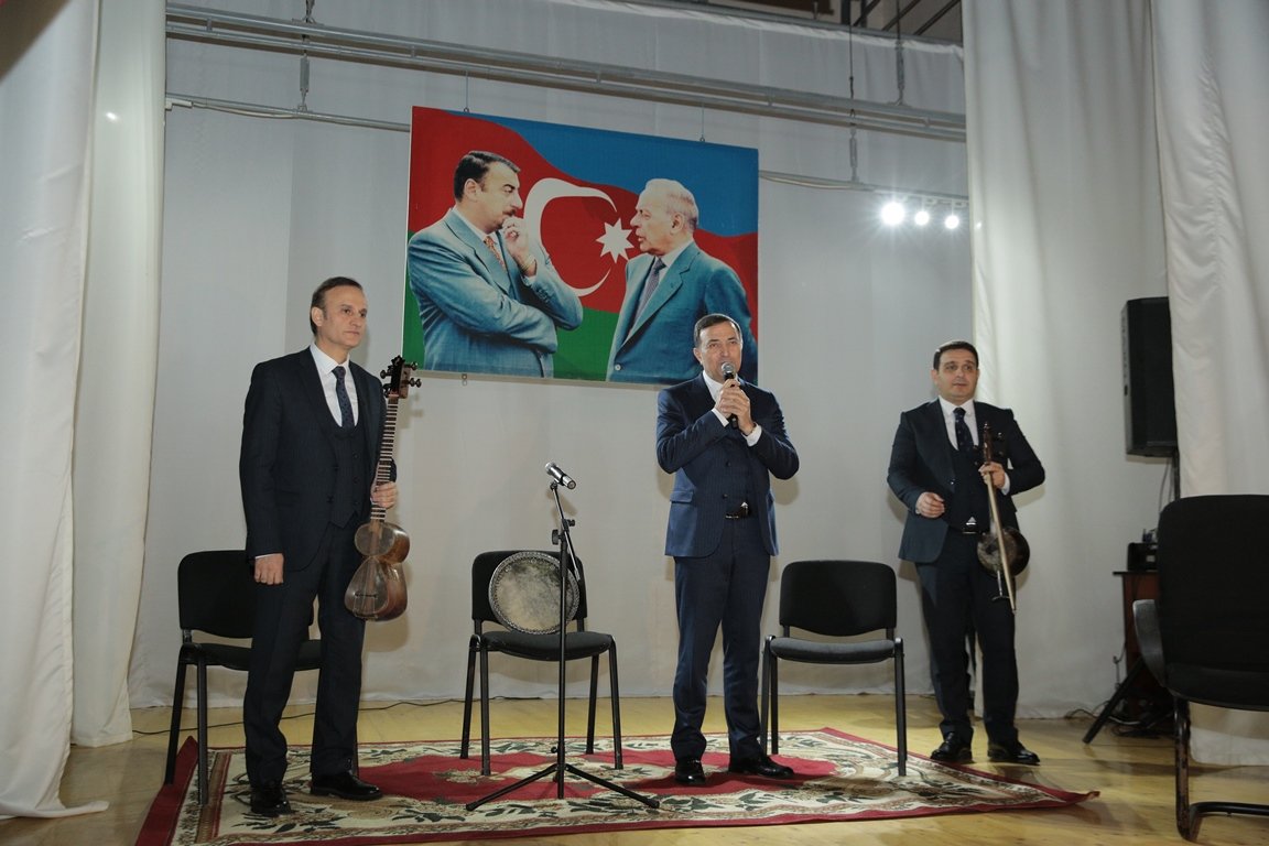 Народный артист Мансум Ибрагимов встретился с поклонниками (ФОТО)