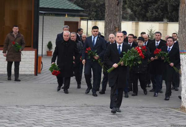 Azerbaijani Foreign Minister visits grave of martyr Orkhan Asgarov (PHOTO)