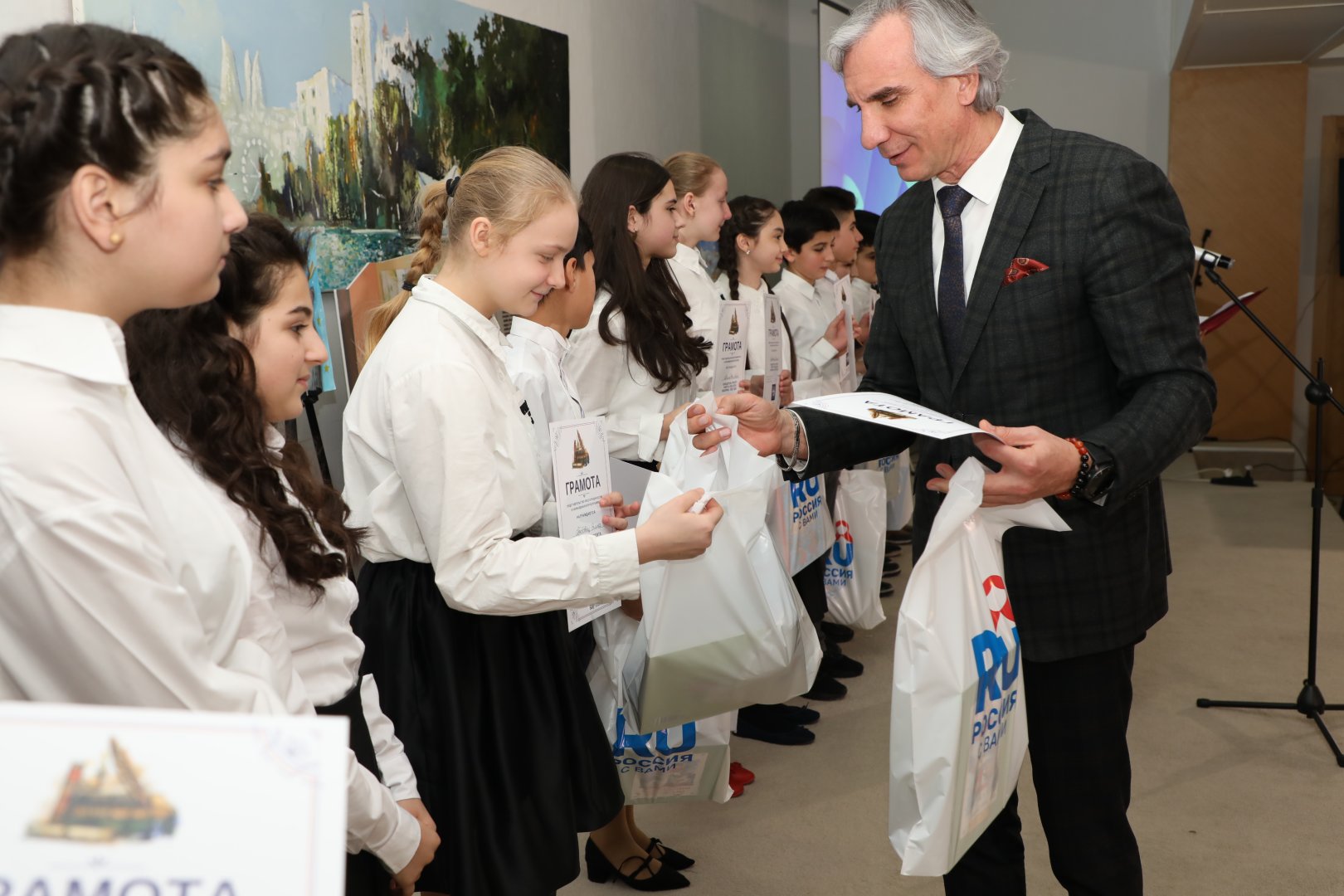 В Баку состоялась церемония награждения победителей проекта "Книги и писатели юбиляры" (ФОТО)