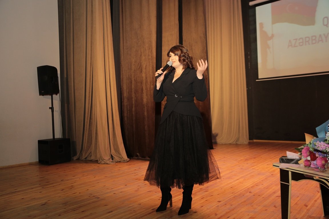 Заслуженная артистка Диляра Алиева встретилась с поклонниками творчества (ФОТО)