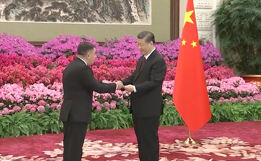Azerbaijani ambassador presents his credentials to Chinese President