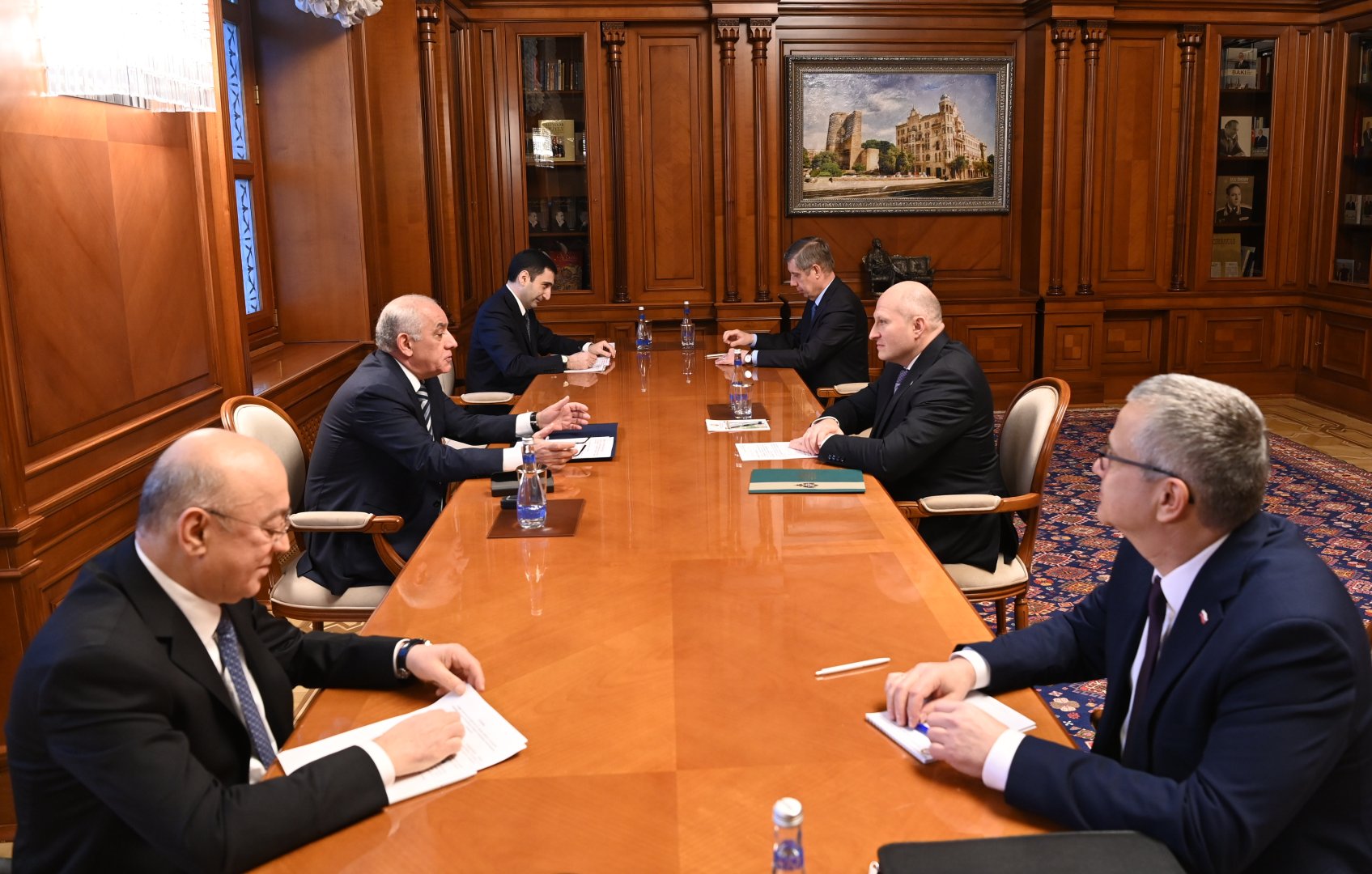 Azerbaijani PM holds discussions with Head of Russian Emergencies Ministry