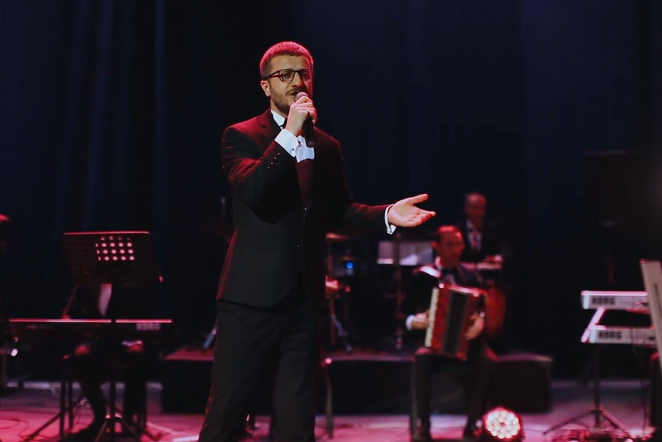 Маэстро эстрады Мубариз Тагиев отметил день рождения первым соло-концертом в Гяндже (ФОТО)
