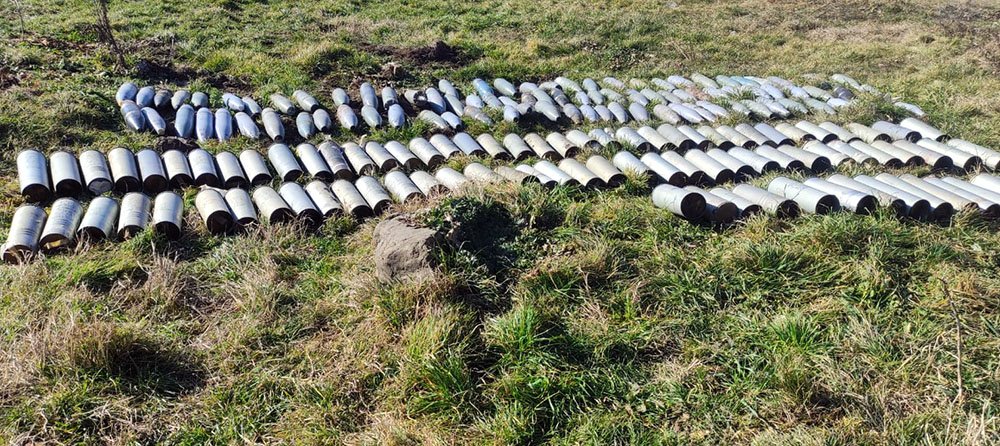 В Ходжалинском районе обнаружены артиллерийские снаряды (ФОТО)