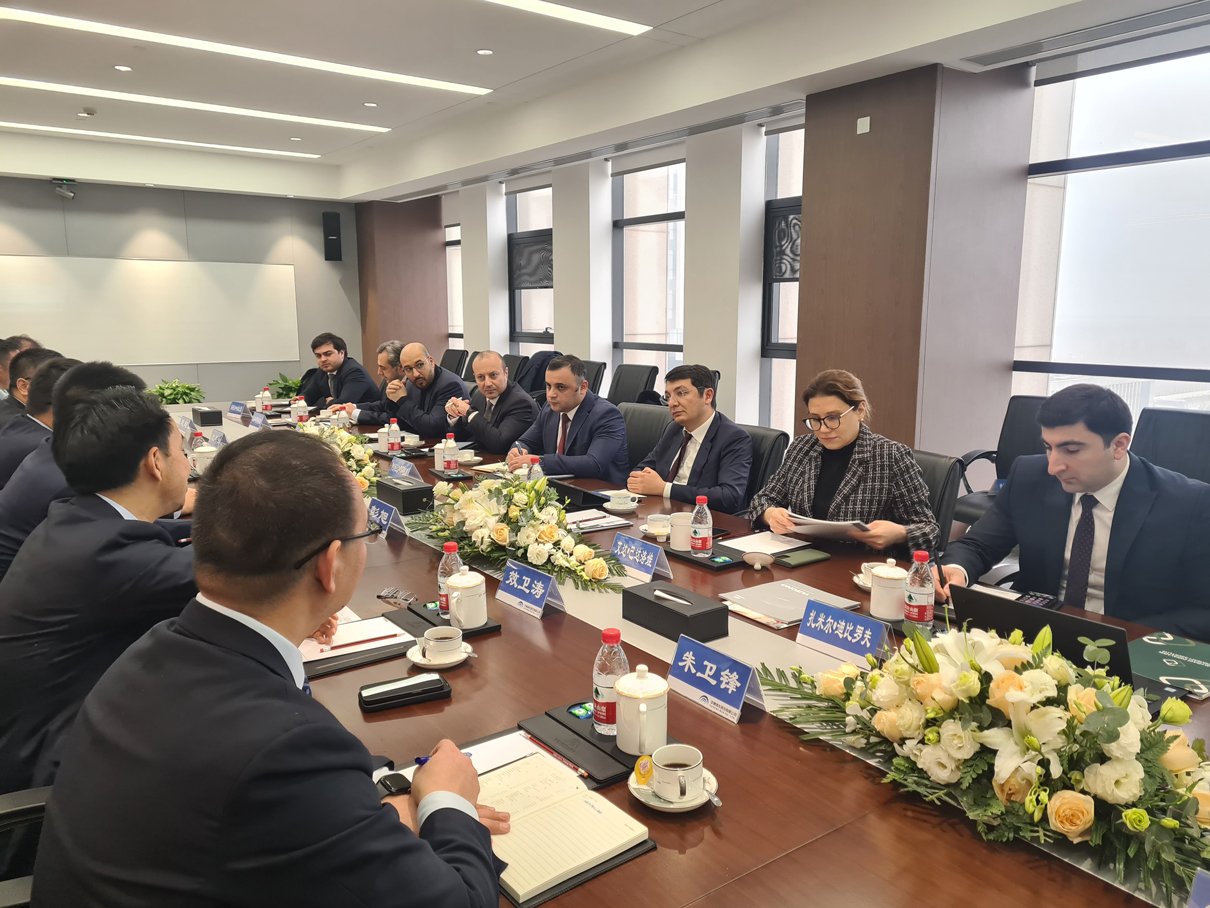Azerbaijan, China discuss use of environmentally clean transportation in country (PHOTO)