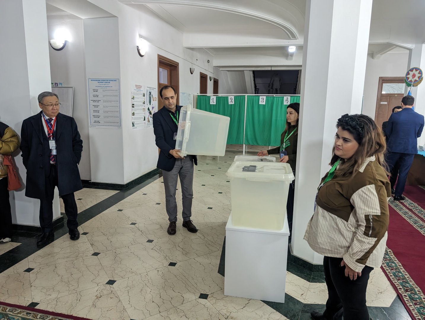 Observers undergoing training for presidential election at polling site in Baku (PHOTO)