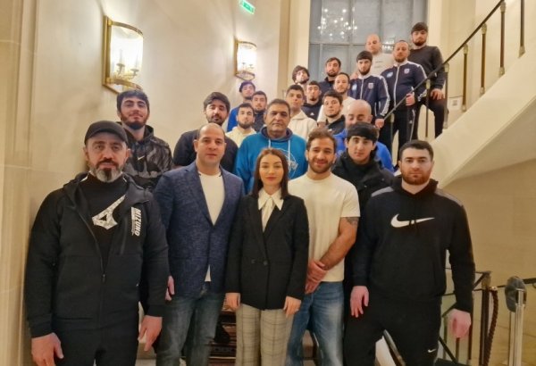 Members of Azerbaijani judo team vote in Paris (PHOTO)
