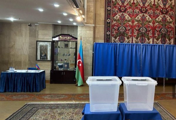 На избирательном участке в посольстве Азербайджана в России проходит голосование
