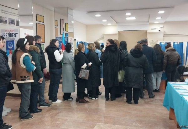Azerbaijan's Minister of Ecology and Natural Resources votes in presidential election (PHOTO)