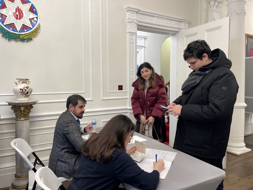 В посольстве Азербайджана в Великобритании продолжается процесс голосования (ФОТО)