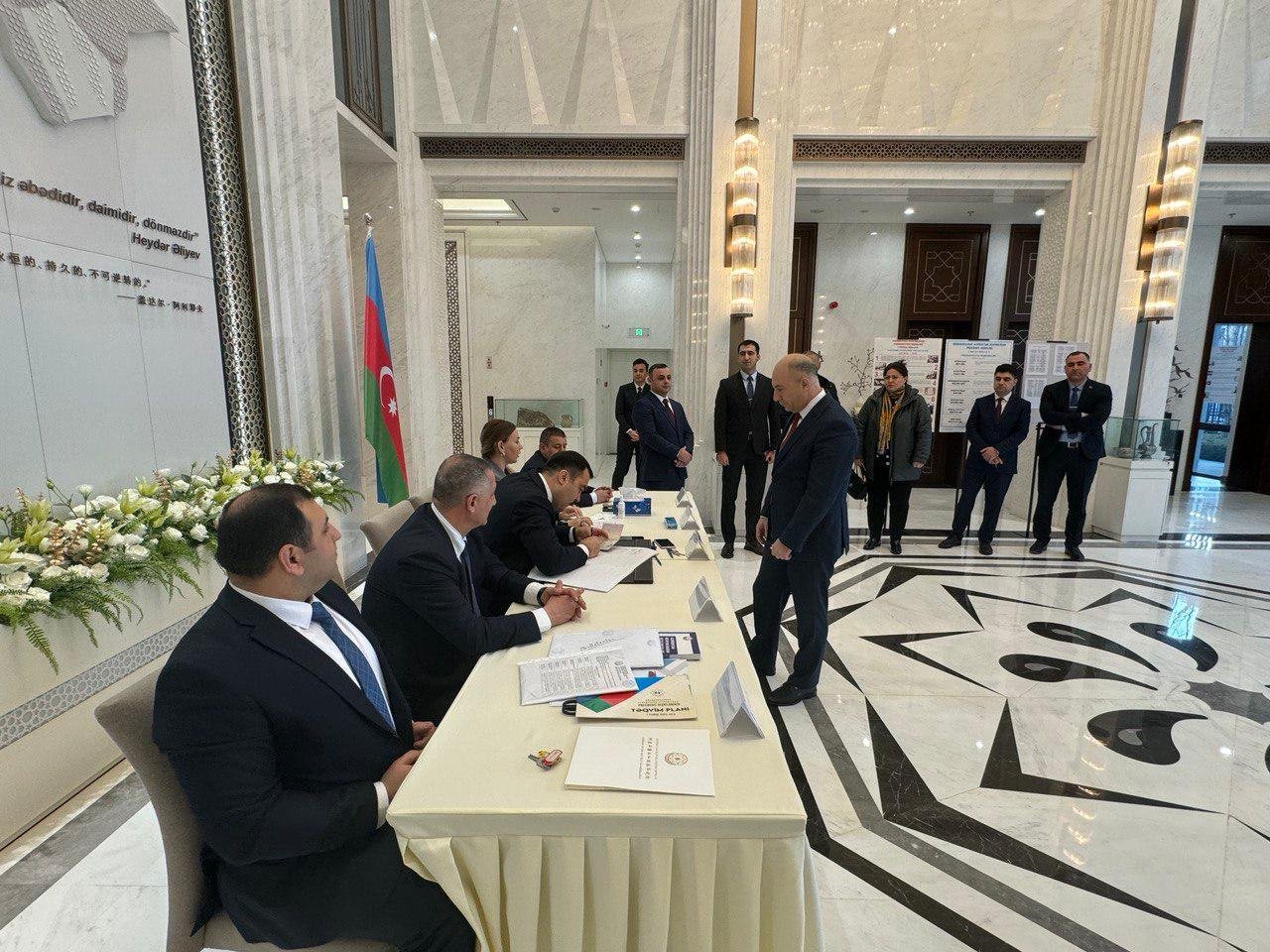 В Китае началось голосование в связи с президентскими выборами в Азербайджане (ФОТО)