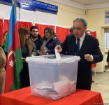 Генпрокурор Азербайджана проголосовал на президентских выборах (ФОТО)