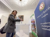 Azerbaijani embassy in UK continues voting process (PHOTO)