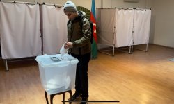 Azerbaijan embassy in Hungary keeps on voting in presidential election (PHOTO)