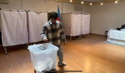 Azerbaijan embassy in Hungary keeps on voting in presidential election (PHOTO)