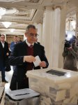 Глава Исполнительной власти Баку проголосовал на президентских выборах (ФОТО)