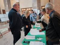 Парламентарий из Италии впечатлен активностью среди молодых избирателей в Азербайджане (ФОТО)