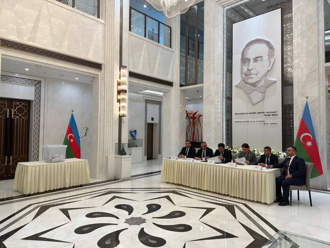 В посольстве Азербайджана в Китае завершилось голосование на президентских выборах (ФОТО)