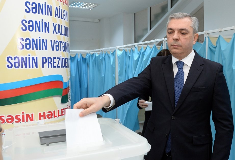 Руководитель Администрации Президента Азербайджана проголосовал на президентских выборах