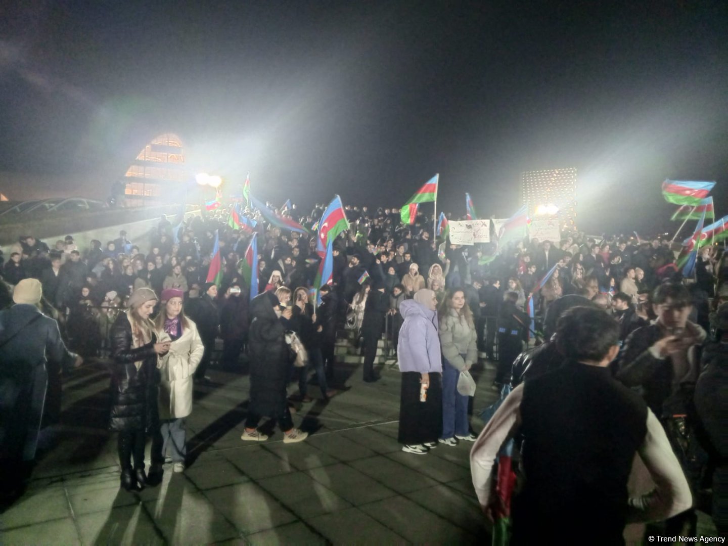 Bakuvians rejoicing over Ilham Aliyev's presidential election victory (PHOTO/VIDEO)