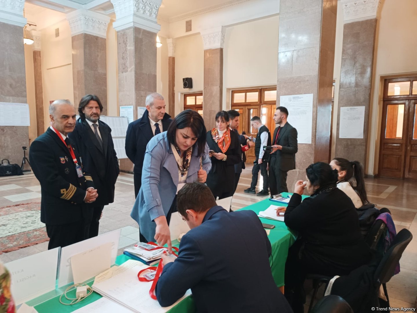 Italian MP hails activity of young voters in Azerbaijan's presidential election (PHOTO)