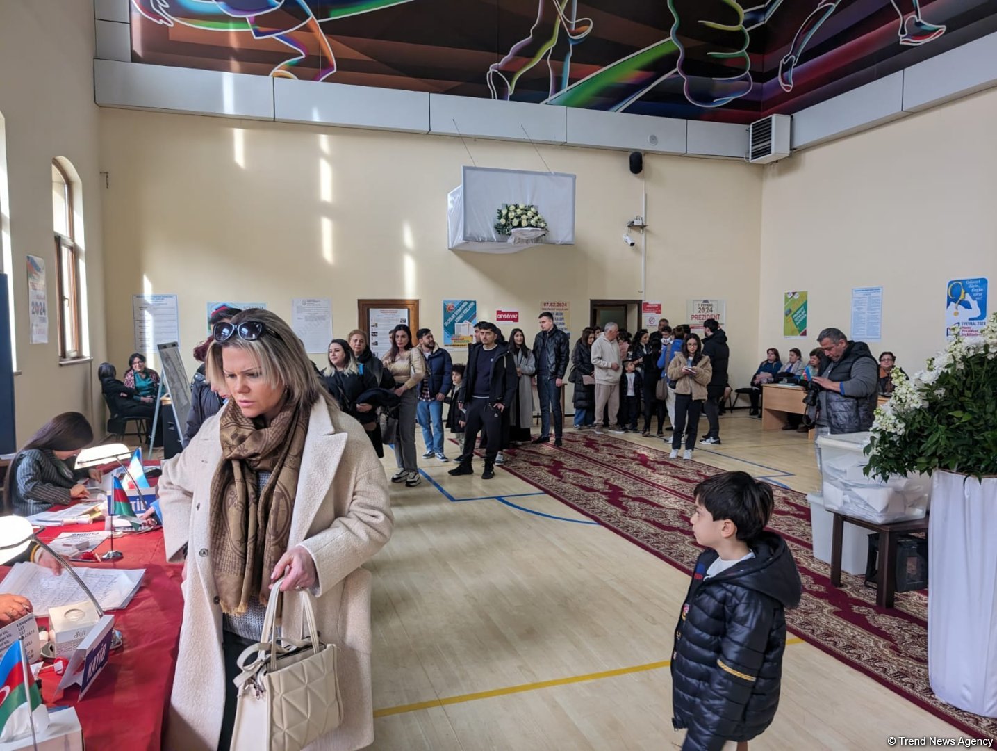 Активность избирателей на президентских выборах в Азербайджане не снижается (ФОТО)