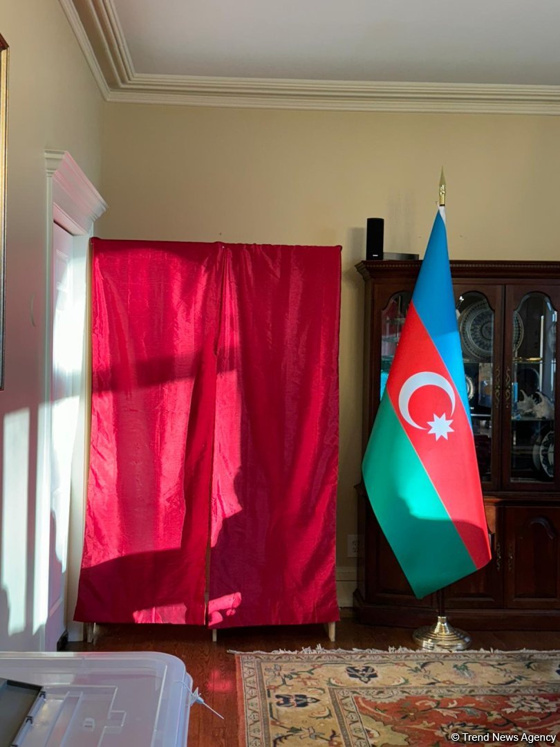 Azerbaijanis from various states head to Washington to vote in presidential poll (PHOTO)