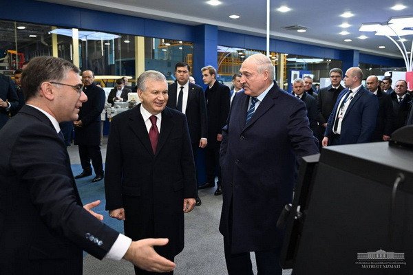 Uzbek, Belarusian Presidents get acquainted with activities of Technopark