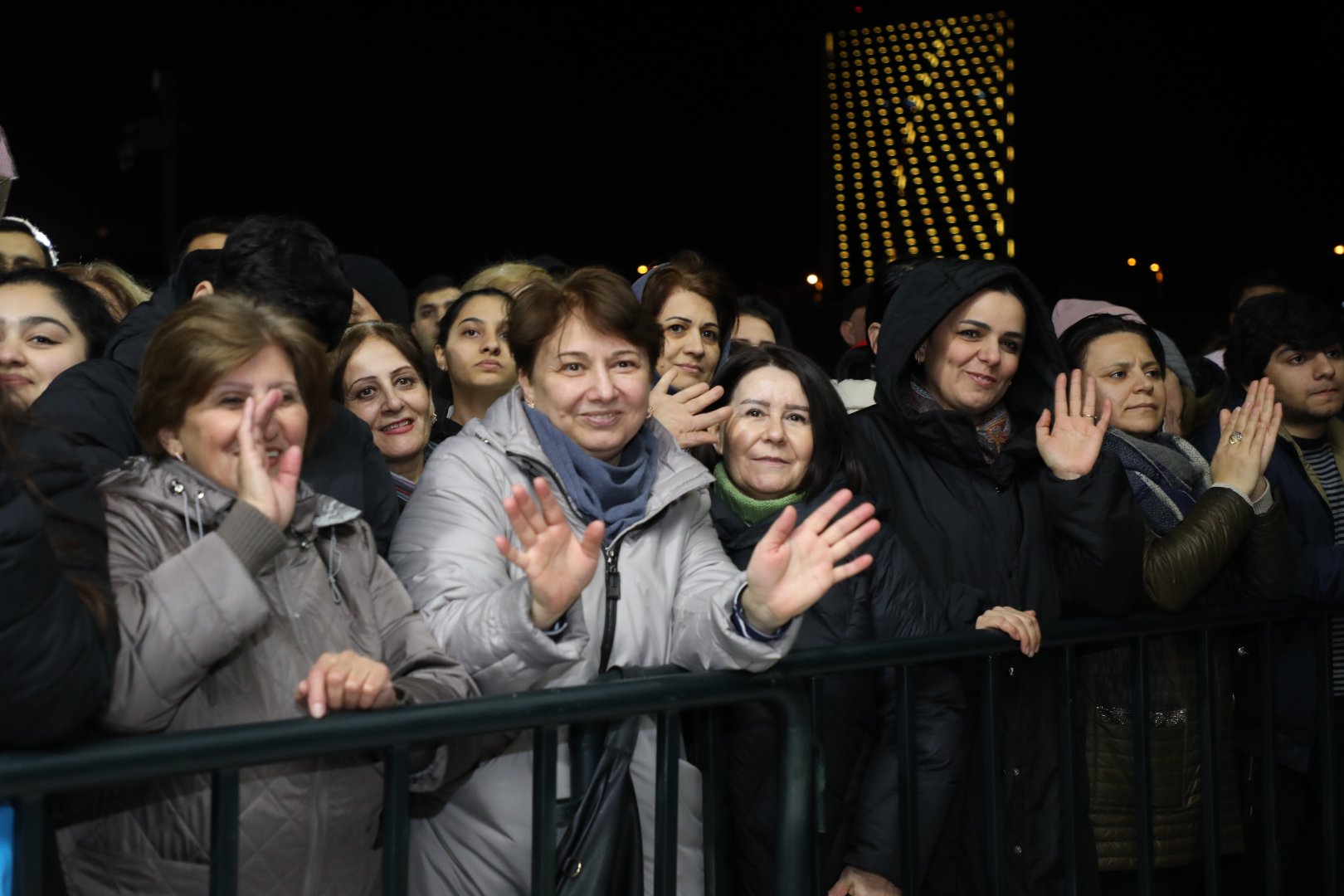 Baku locals carol election results huddling around Heydar Aliyev Center Park (PHOTO/VIDEO)