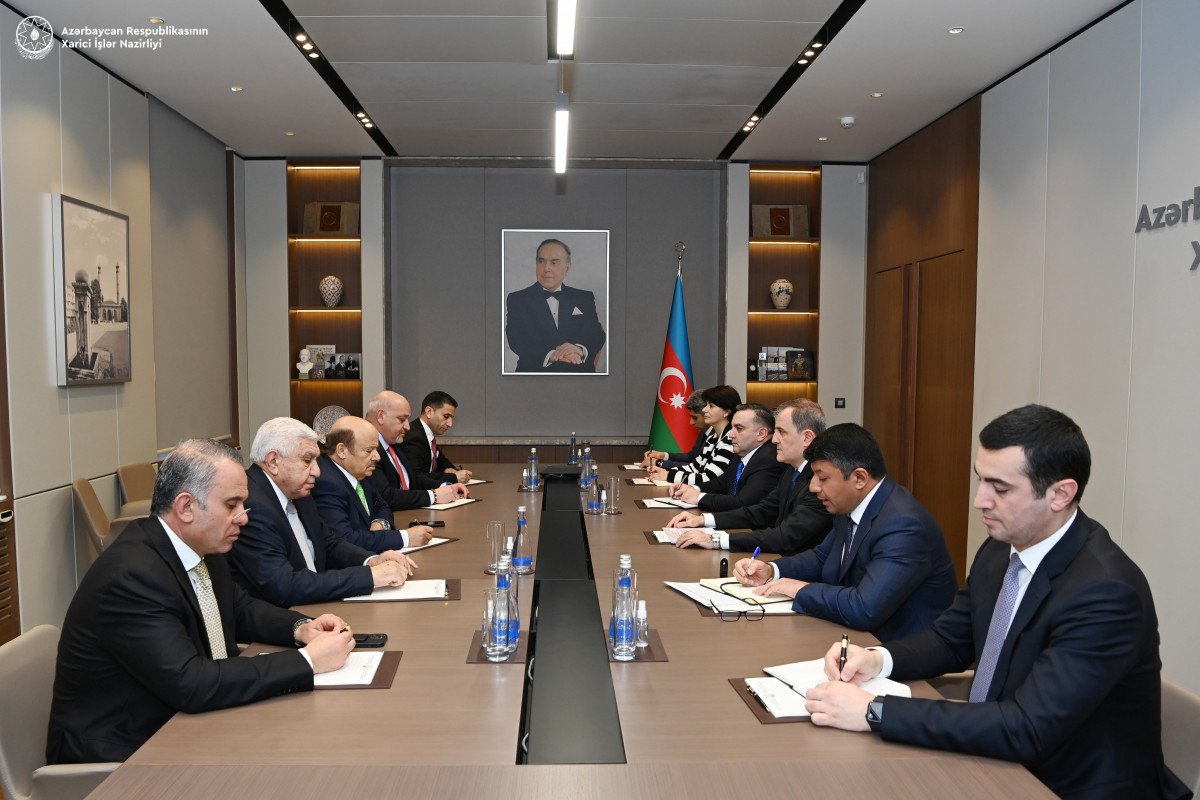 Azerbaijani FM parleys with first deputy speaker of Jordanian House of Representatives