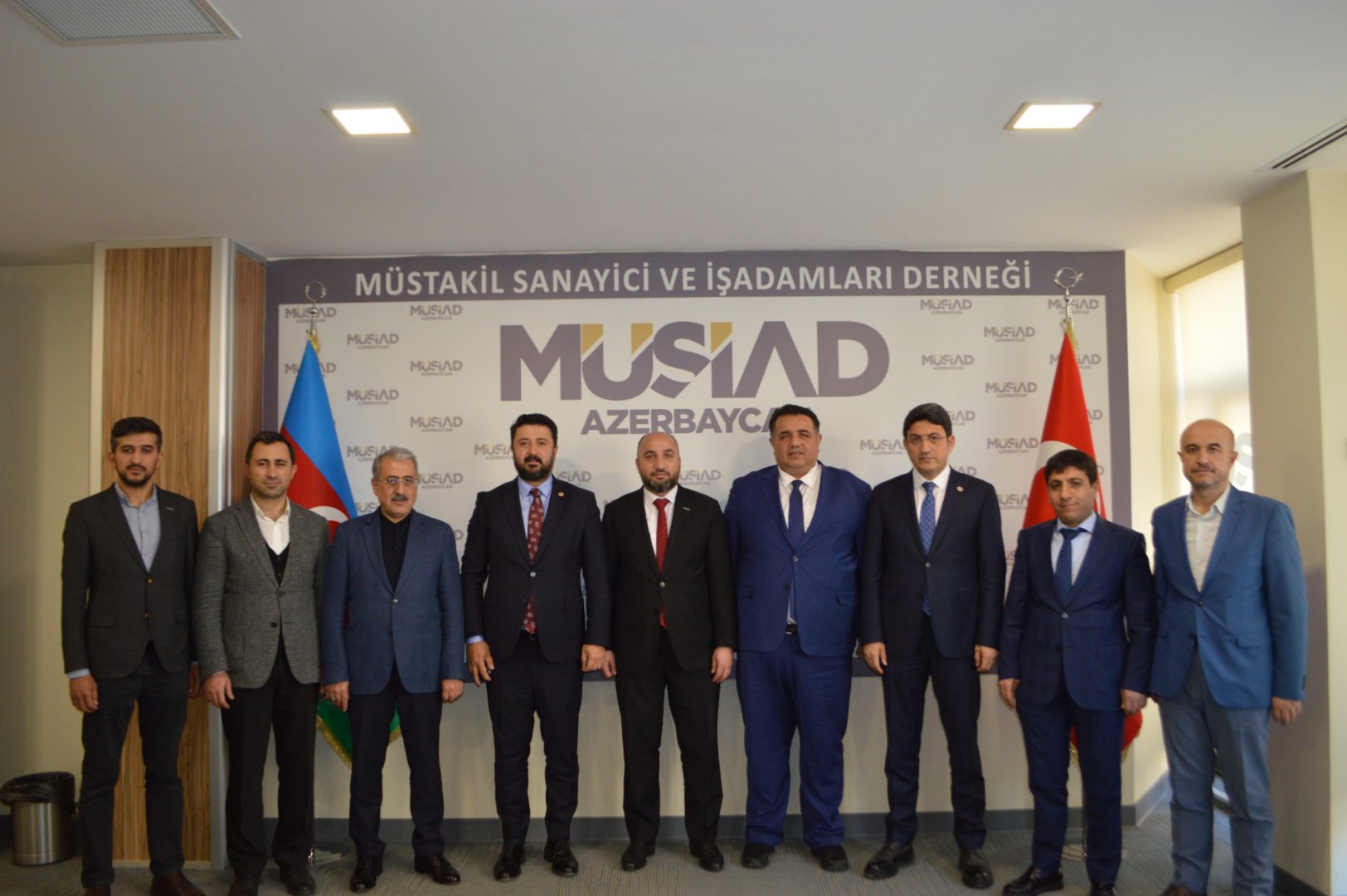 Турецкие депутаты посетили офис 