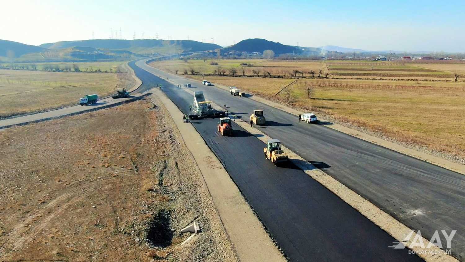 Завершаются работы по расширению дороги до государственной границы с Грузией (ВИДЕО)