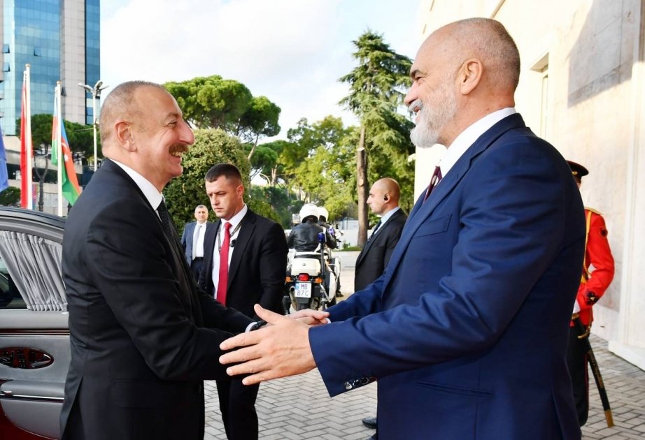 Премьер-министр Албании поздравил Президента Ильхама Алиева