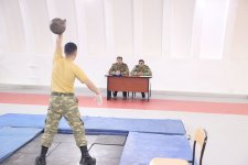 Azerbaijan's land forces pitch in kettlebell lifting championship (PHOTO)