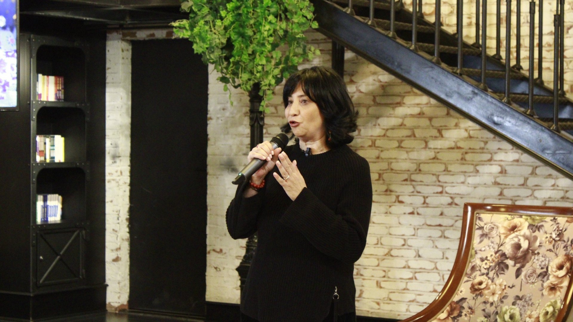 Рена Миргасымова-Фель выступила в Баку с лекцией: увлекательный рассказ о загадочной стране (ФОТО)