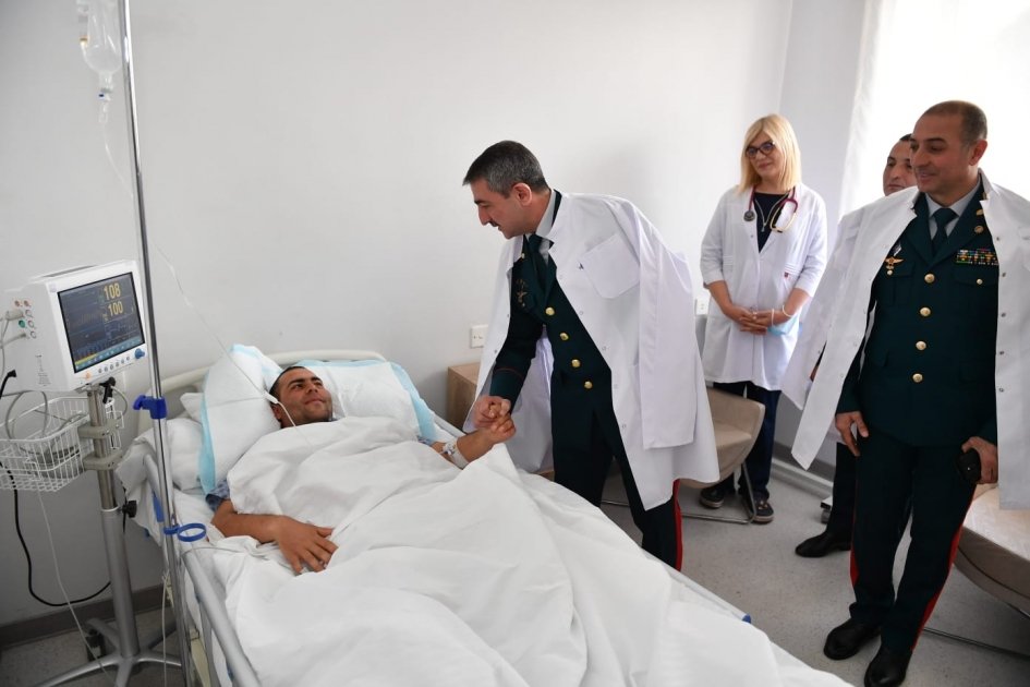 Начальник ГПС Азербайджана навестил раненого в результате армянской провокации военнослужащего