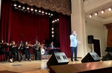 Мубариз Тагиев выступил с концертом вместе со своими друзьями (ФОТО)